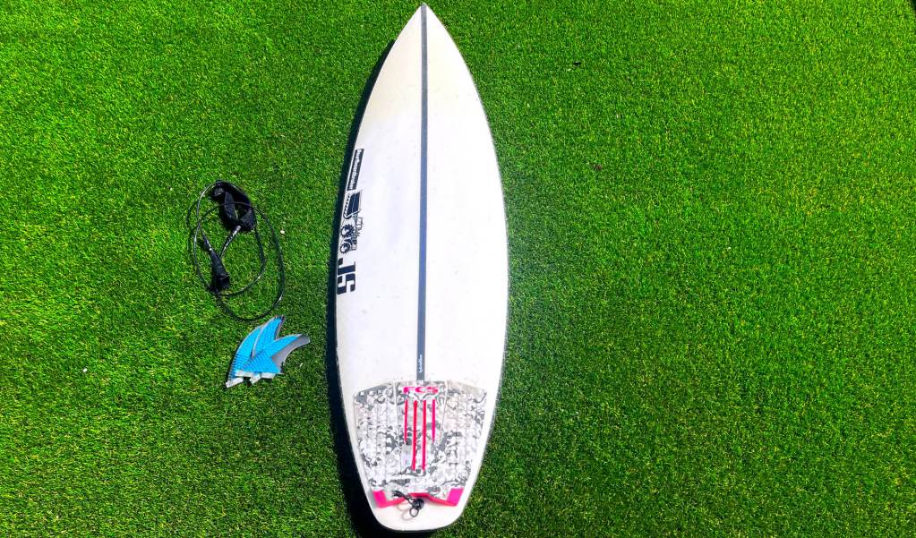 Surfboard leash and fins