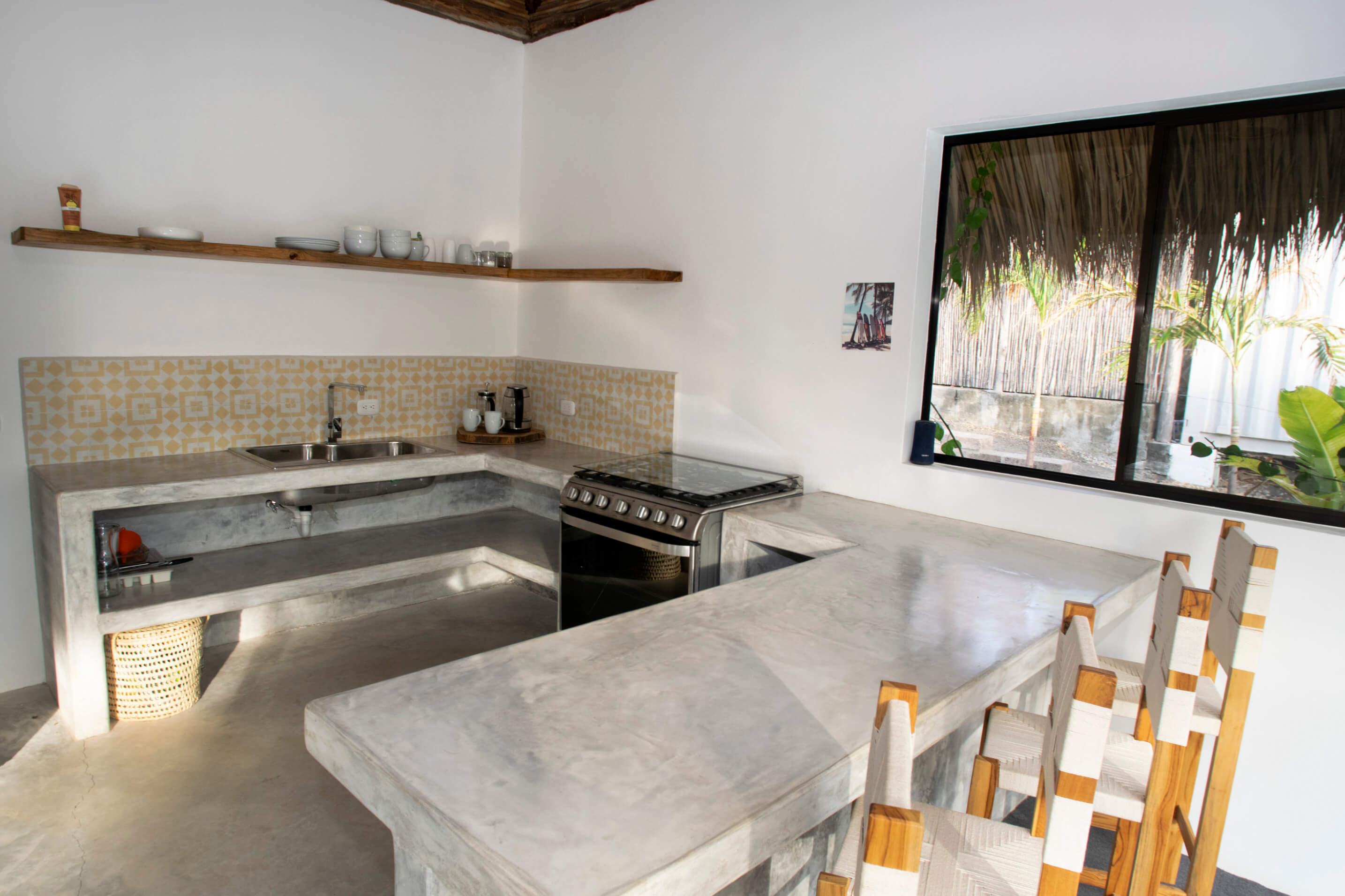 beach bungalow kitchen