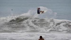 Surf Board Deck Pad on wave